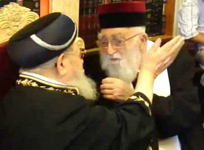 מפעים: החביבות בין מרן הגר"ע יוסף לרבי יהושע  מאמאן • צפו