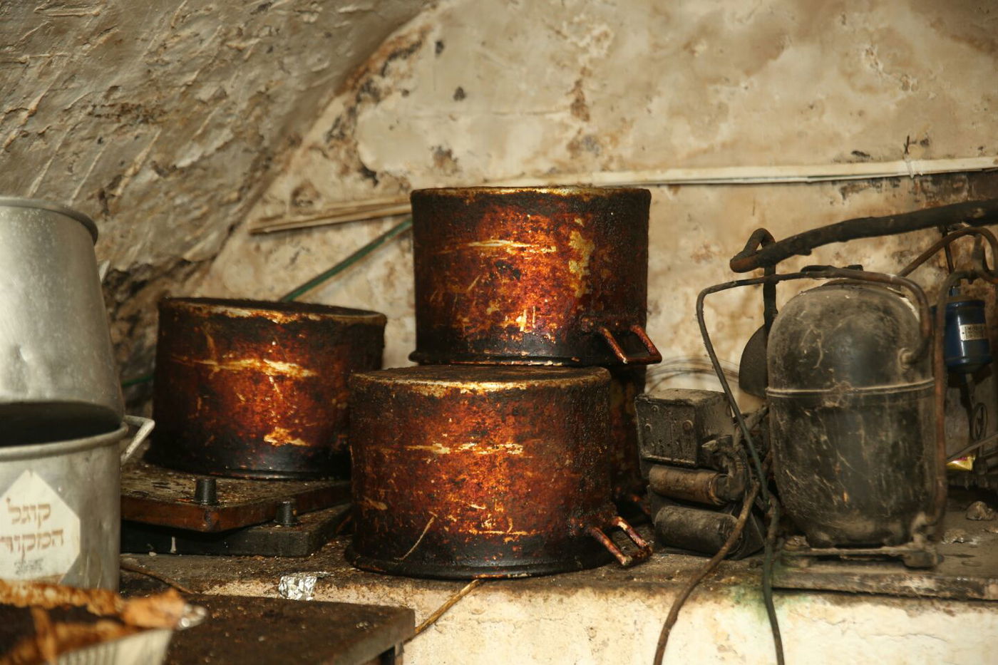 הצצה נדירה: המערה הסודית שבה מכינים קוגל ירושלמי