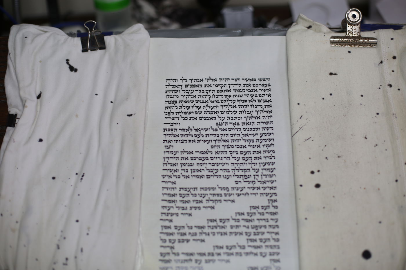 תיעוד מיוחד: עבודתו של סופר סת"ם • צפו