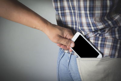 גנב אייפון 6 מחייל, עזר בחיפושים, נתפס - וייכלא