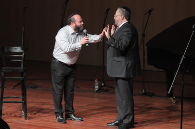 קובי אריאלי ליוסי גרין: בטח יש לך בגרון משהו - פוליפים, אנגינה?