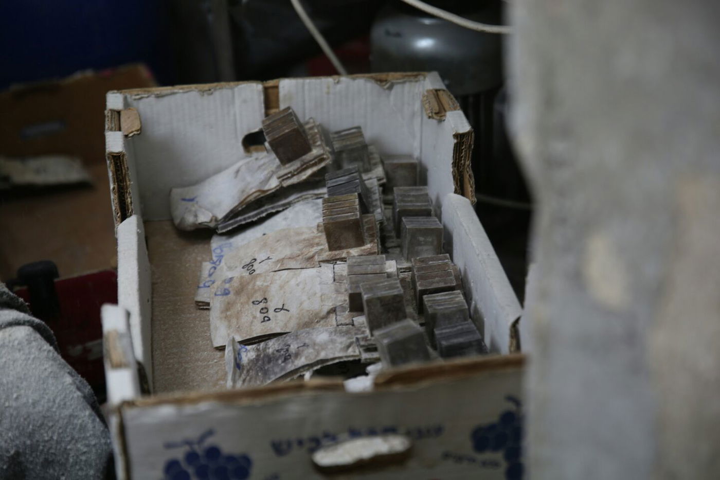 כך מכינים את הבתים לתפילין, שלב אחר שלב • גלריה