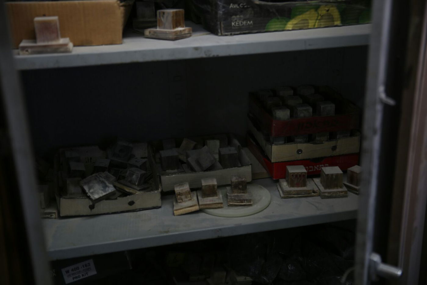 כך מכינים את הבתים לתפילין, שלב אחר שלב • גלריה