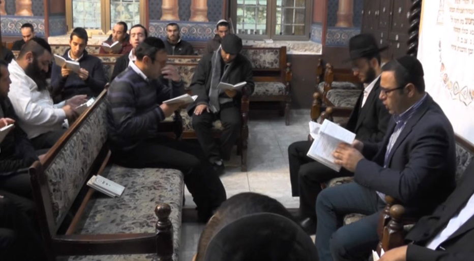 בקשות בבית הכנסת עדס