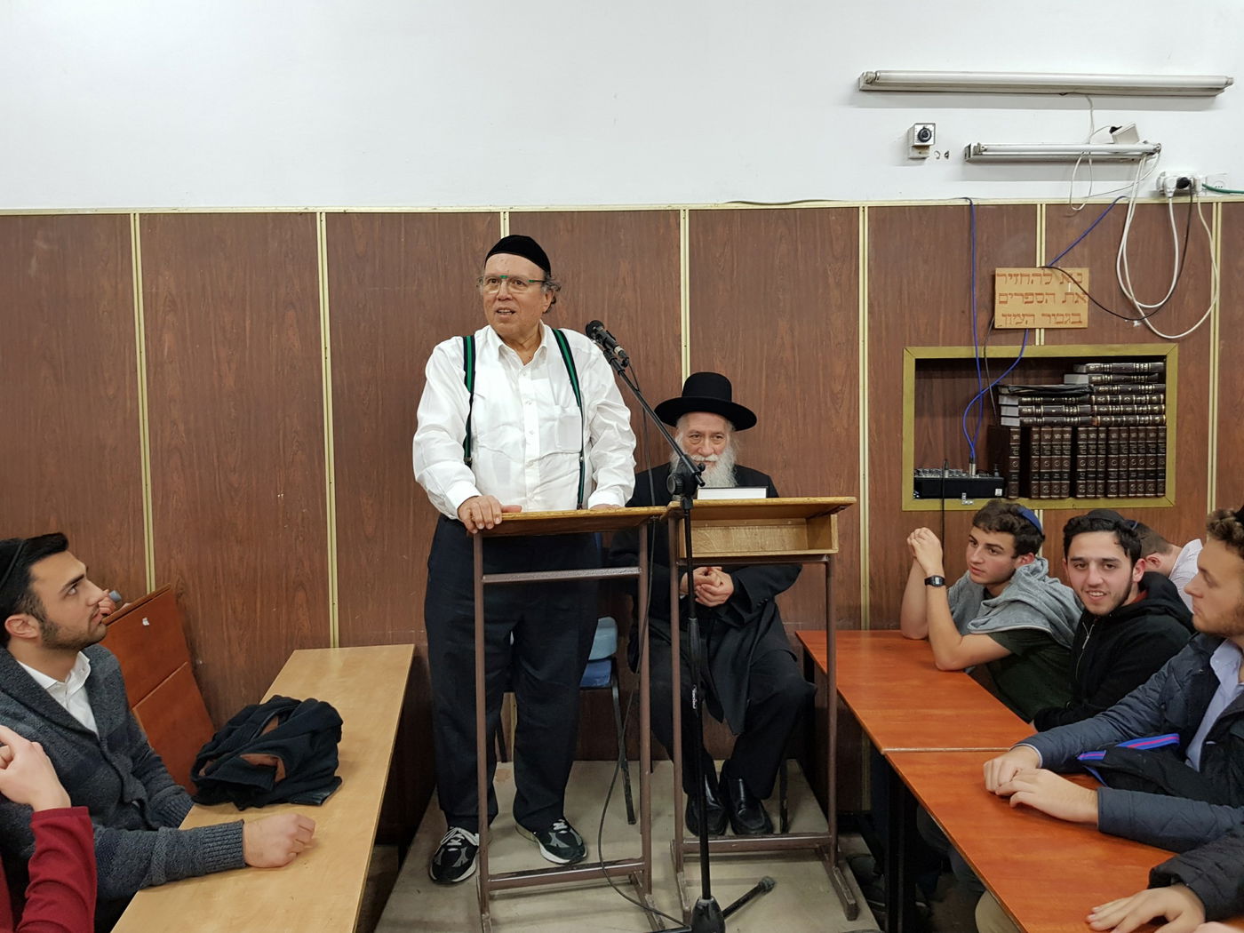 הביקור המרגש של הרב אהרון בינה ותלמידיו בפוניבז'