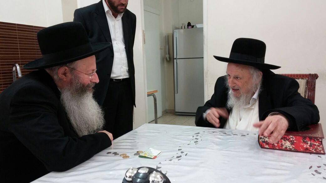 הרב מלכיאל קוטלר. בניגוד לעמיתיו, מזוהה עם "הפלג הירושלמי". בביתו של הגר"ש אוירבך, ארכיון