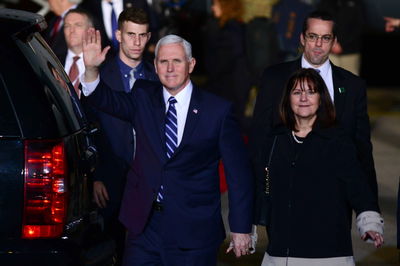 שטיח אדום ושיירה משוריינת • צפו בתיעוד