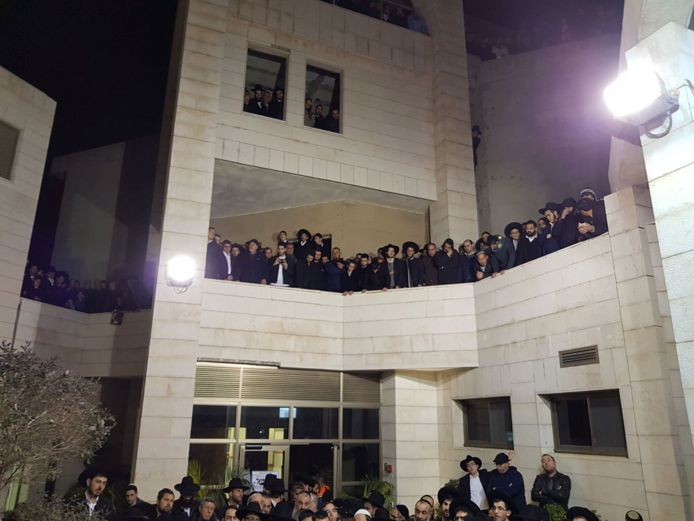 מסע הלווית המקובל רבי ניסים מויאל זצ"ל • תיעוד