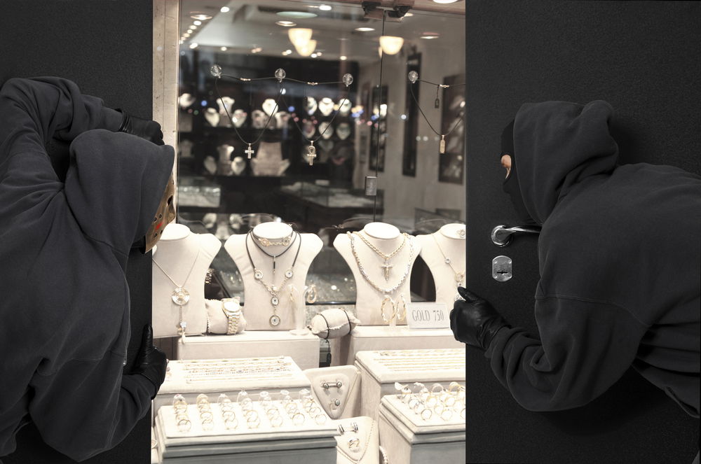 נצרת: רעולי פנים ירו ושדדו חנות תכשיטים