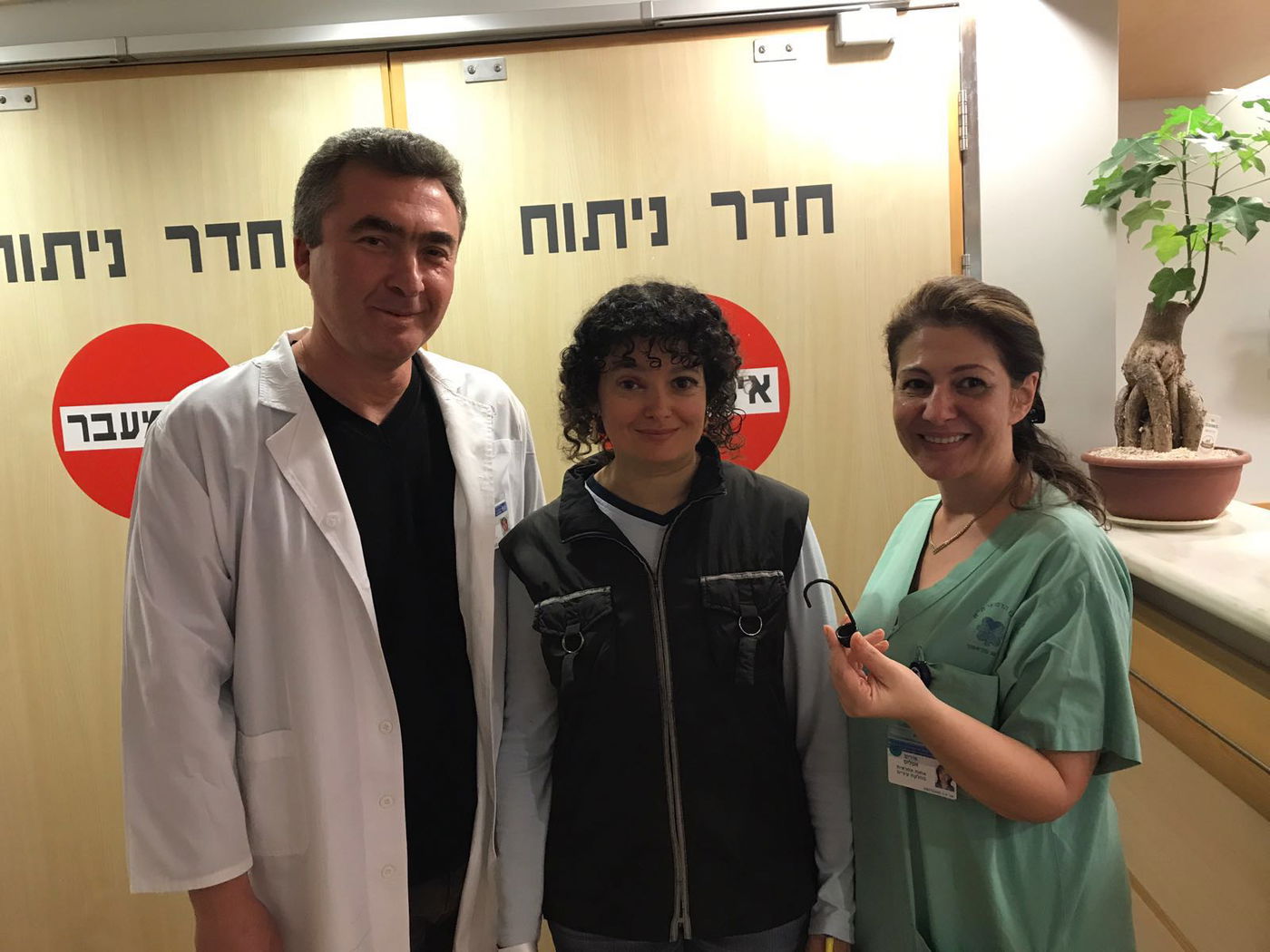 ניצלה בנס: וו העגלה קפץ ונתקע בתוך עין האישה