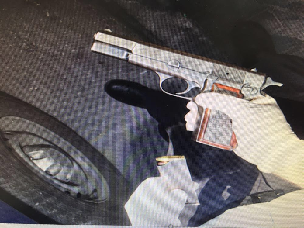 האקדח שהושלך