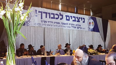 במת הכבוד בטקס