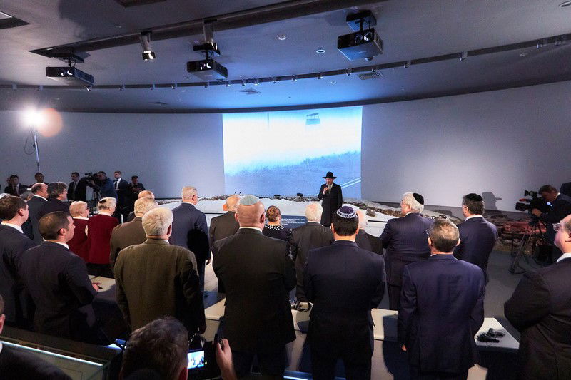 נתניהו ופוטין במוזיאון השואה היהודי •  צפו