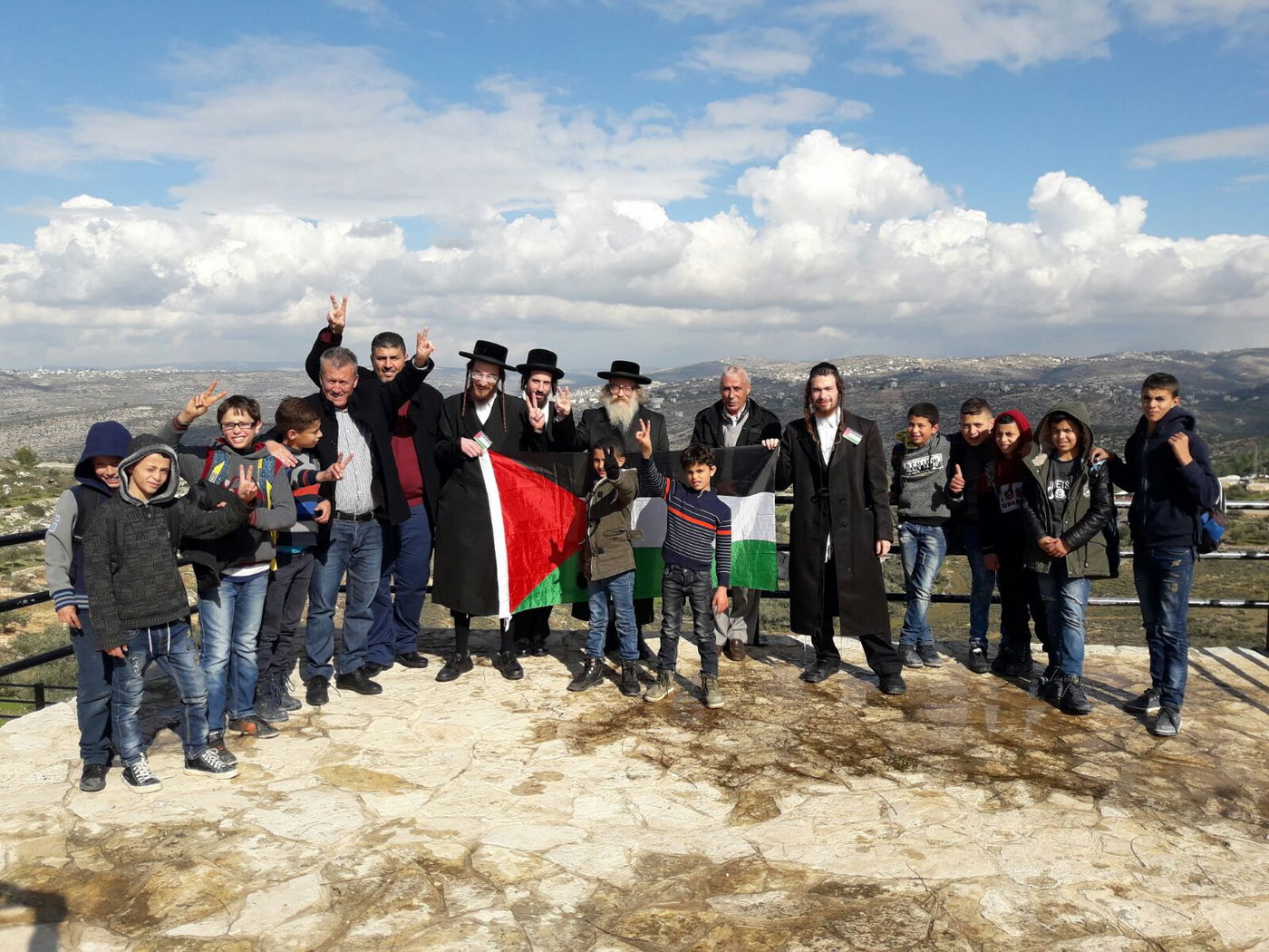 קיצוני נטורי קרתא חיבקו את משפחת הנערה עאהד תמימי