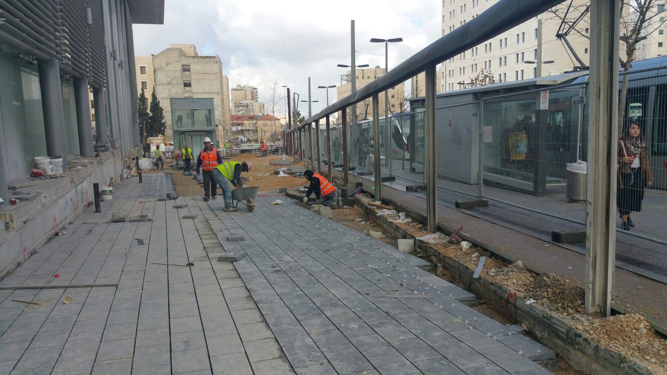 הוסרו מחיצות הבנייה מתחנת הרכבת בבנייני האומה