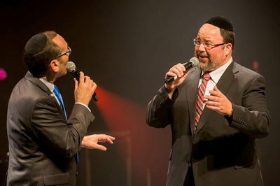 האלבום הופץ ברשת חינם וישי לפידות זועם