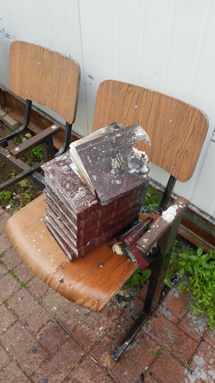 פתח תקווה: אש בבית מדרשו של האדמו"ר