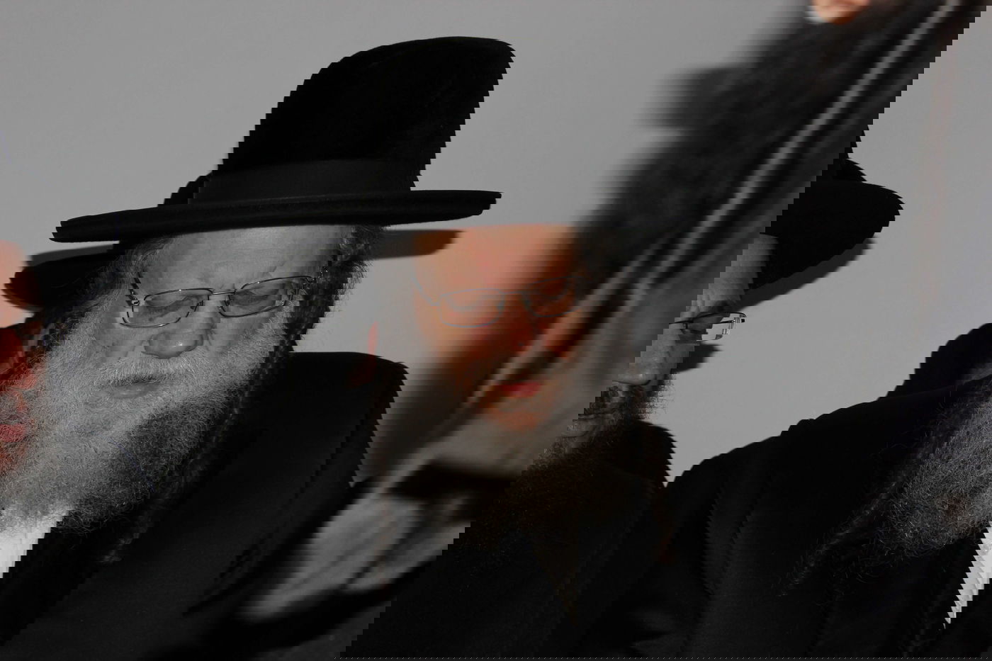 האדמו''ר ממודז'יץ במסע היסטורי בפולין • תיעוד