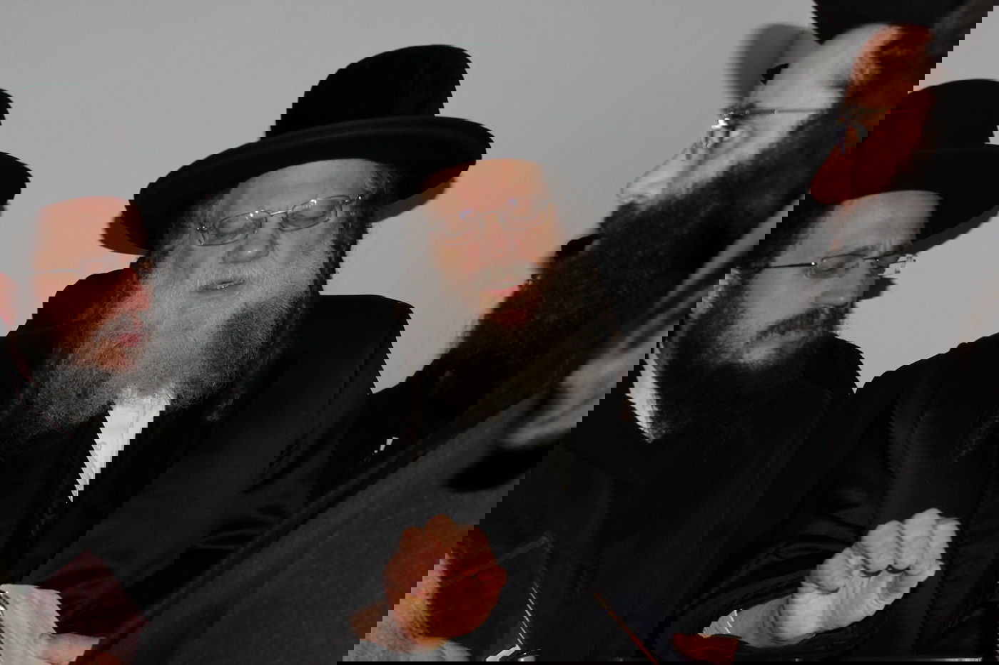 האדמו''ר ממודז'יץ במסע היסטורי בפולין • תיעוד