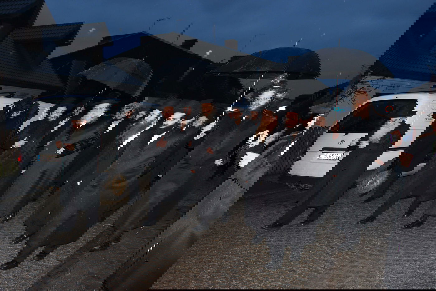 האדמו''ר ממודז'יץ במסע היסטורי בפולין • תיעוד