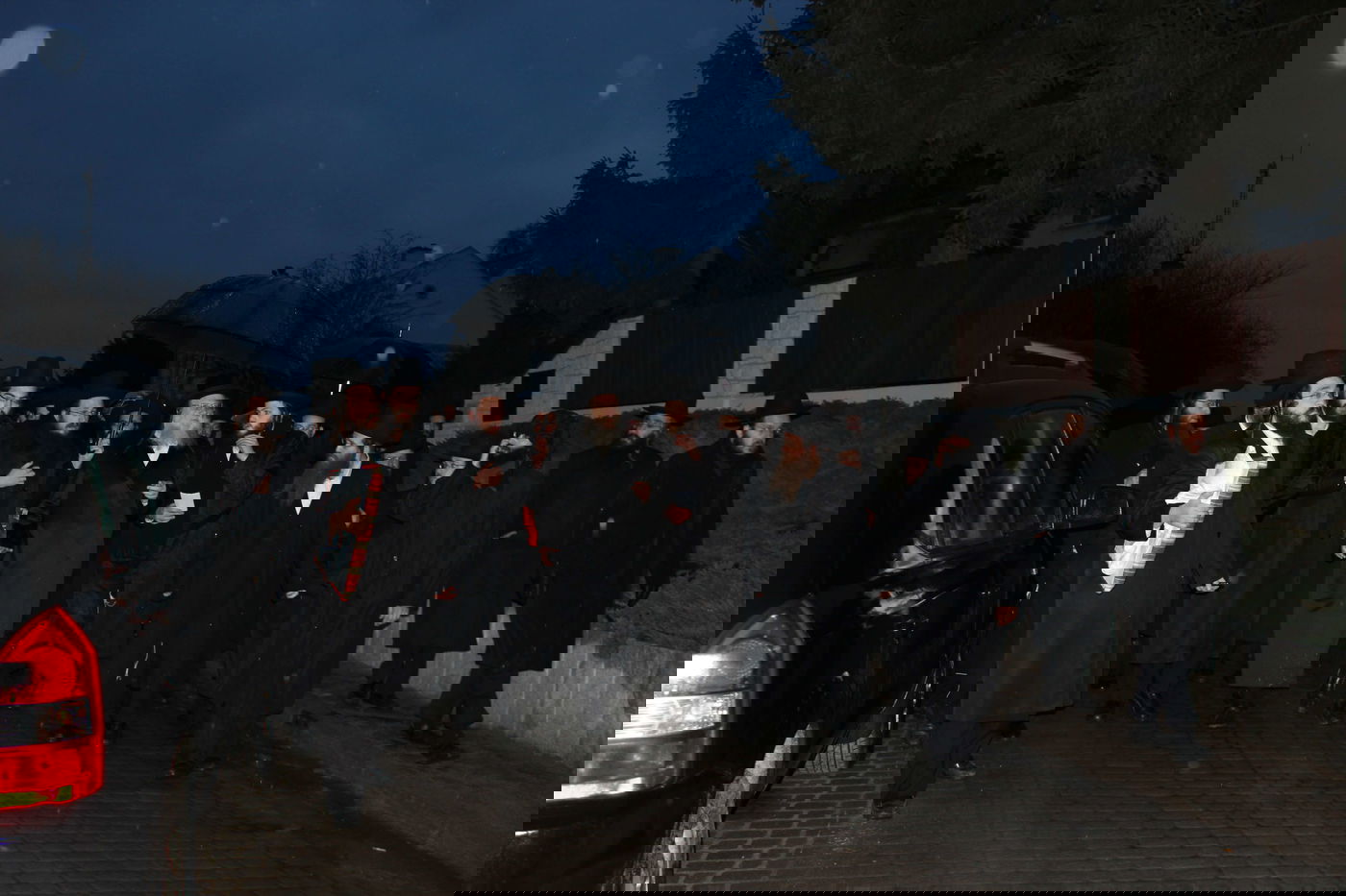 האדמו''ר ממודז'יץ במסע היסטורי בפולין • תיעוד