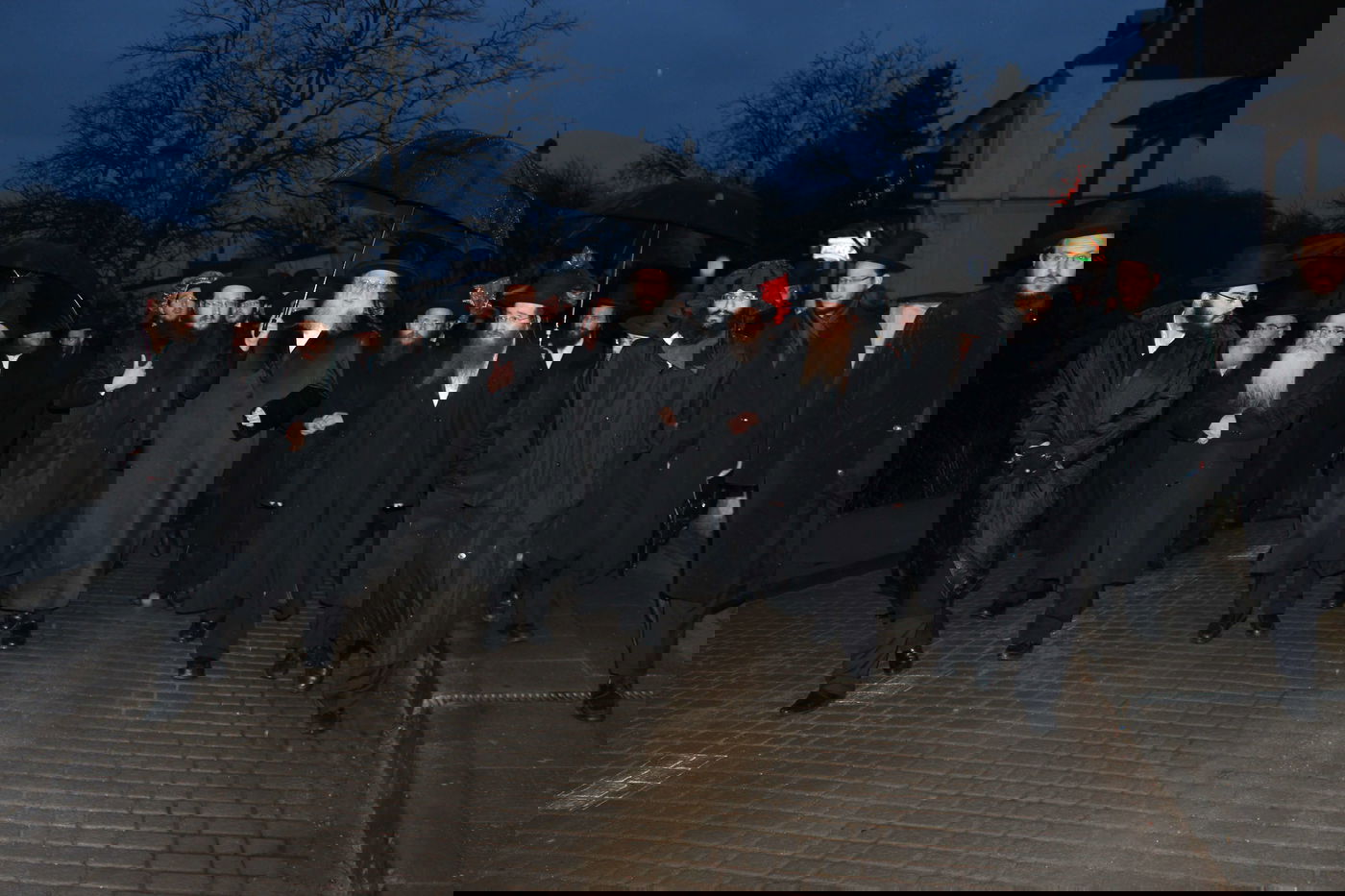 האדמו''ר ממודז'יץ במסע היסטורי בפולין • תיעוד