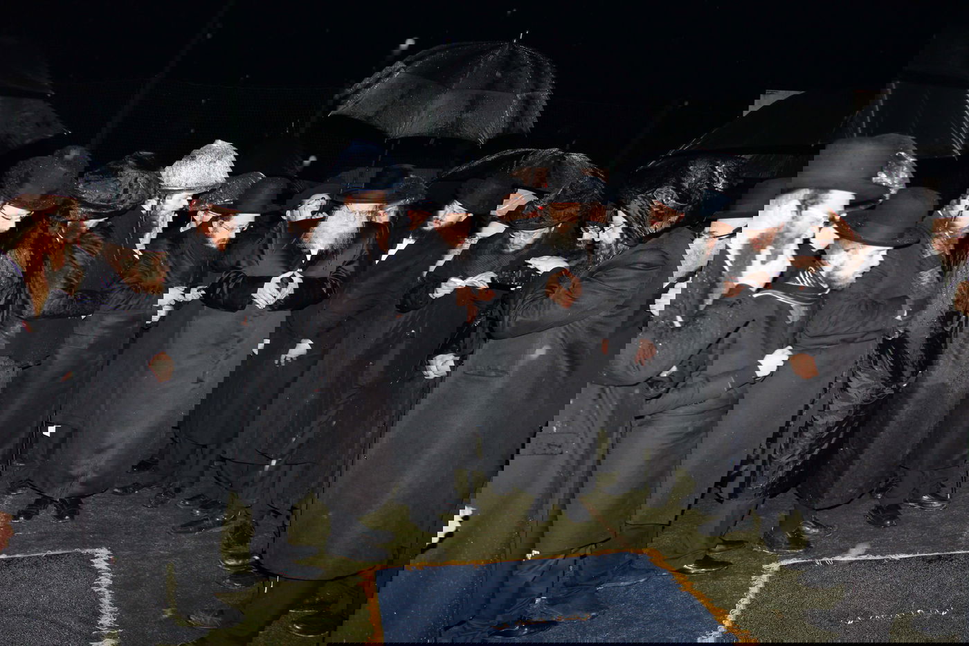 האדמו''ר ממודז'יץ במסע היסטורי בפולין • תיעוד