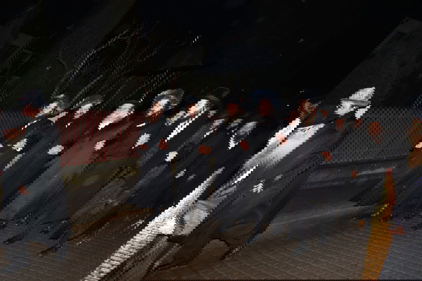 האדמו''ר ממודז'יץ במסע היסטורי בפולין • תיעוד