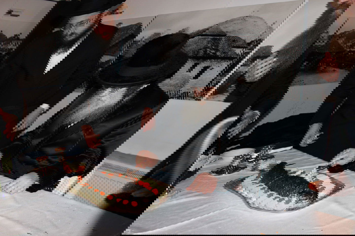 האדמו''ר ממודז'יץ במסע היסטורי בפולין • תיעוד