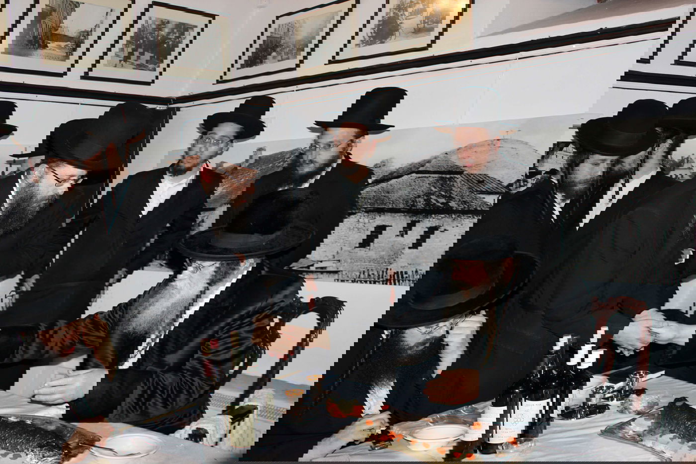 האדמו''ר ממודז'יץ במסע היסטורי בפולין • תיעוד