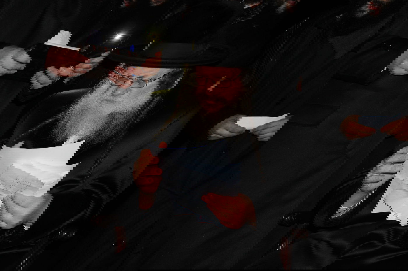 האדמו''ר ממודז'יץ במסע היסטורי בפולין • תיעוד