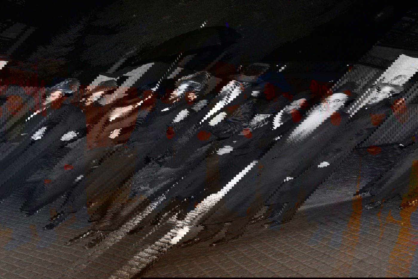 האדמו''ר ממודז'יץ במסע היסטורי בפולין • תיעוד