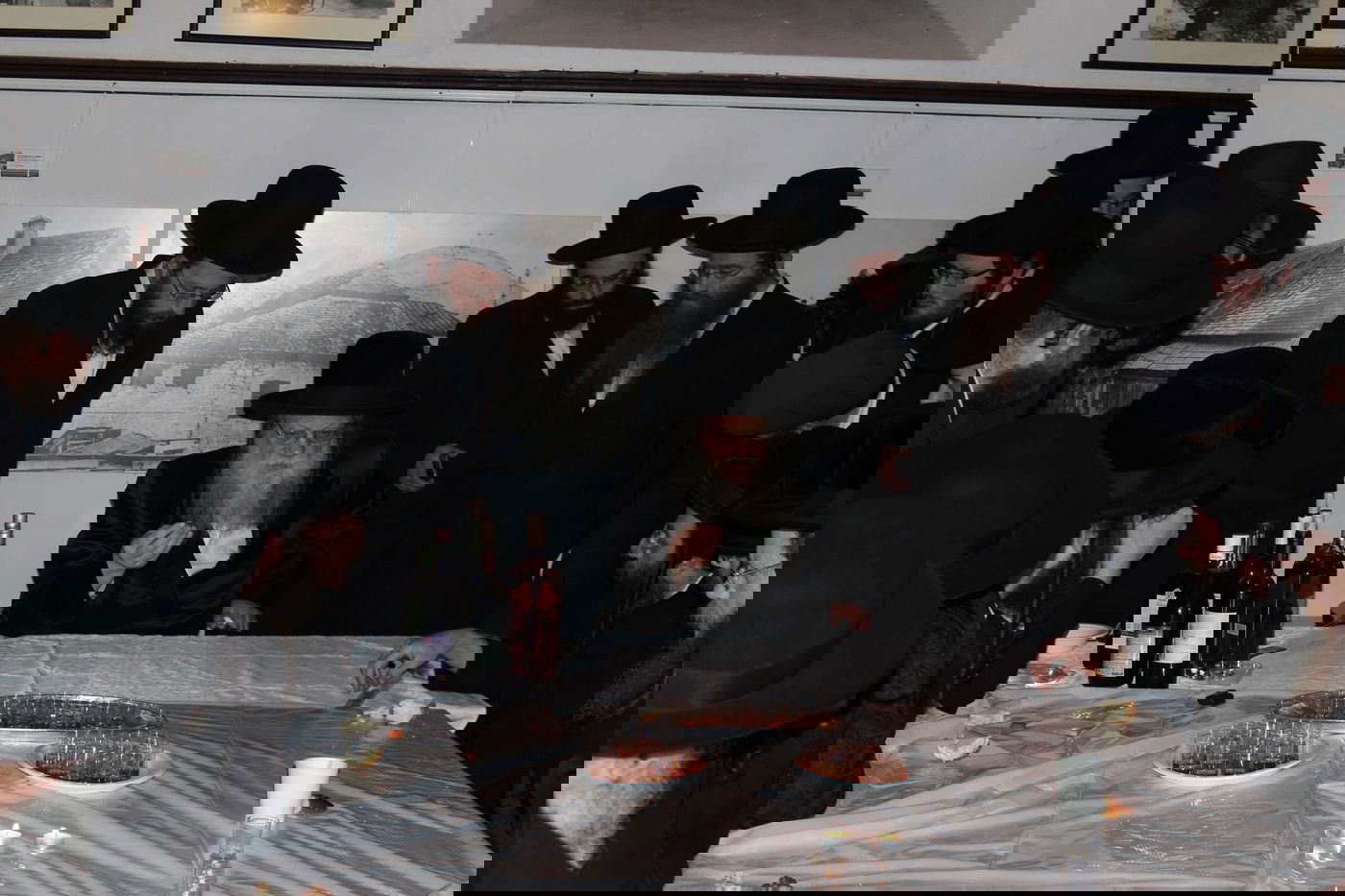 האדמו''ר ממודז'יץ במסע היסטורי בפולין • תיעוד