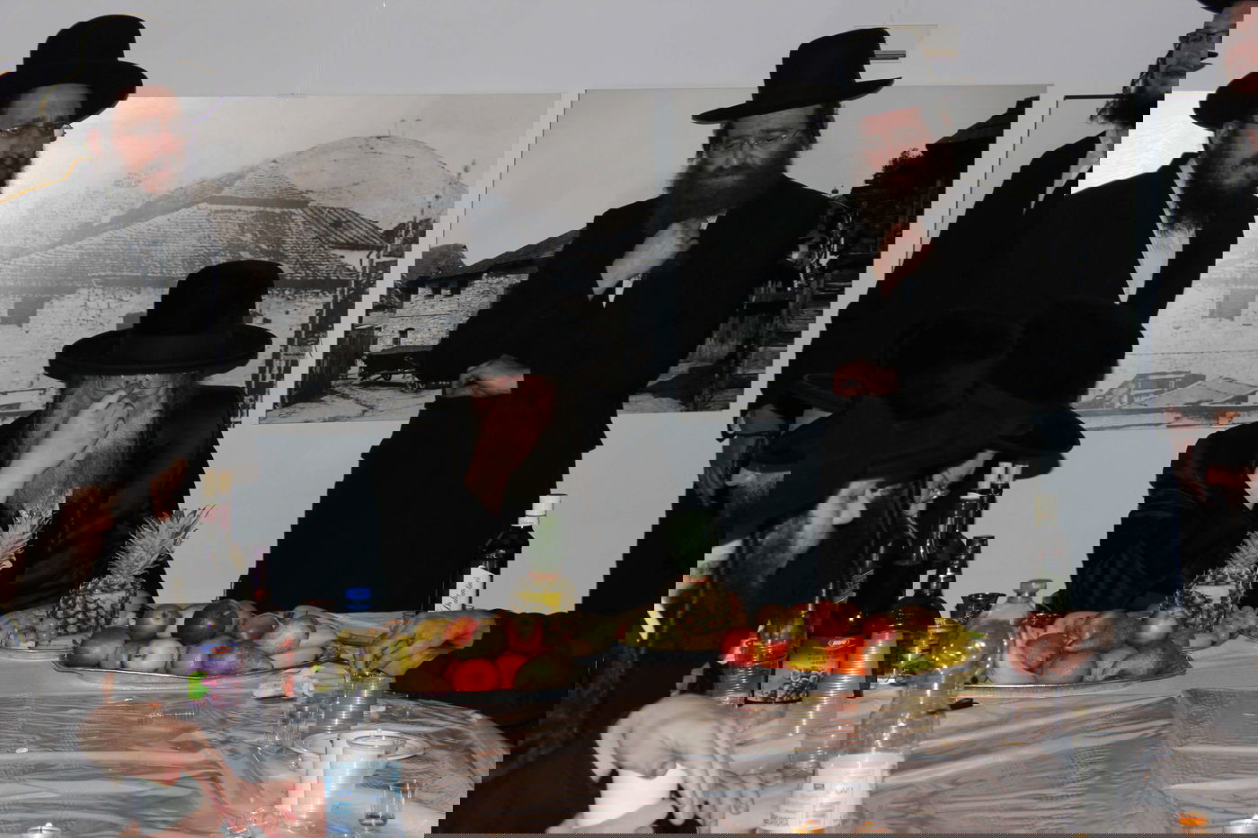 האדמו''ר ממודז'יץ במסע היסטורי בפולין • תיעוד