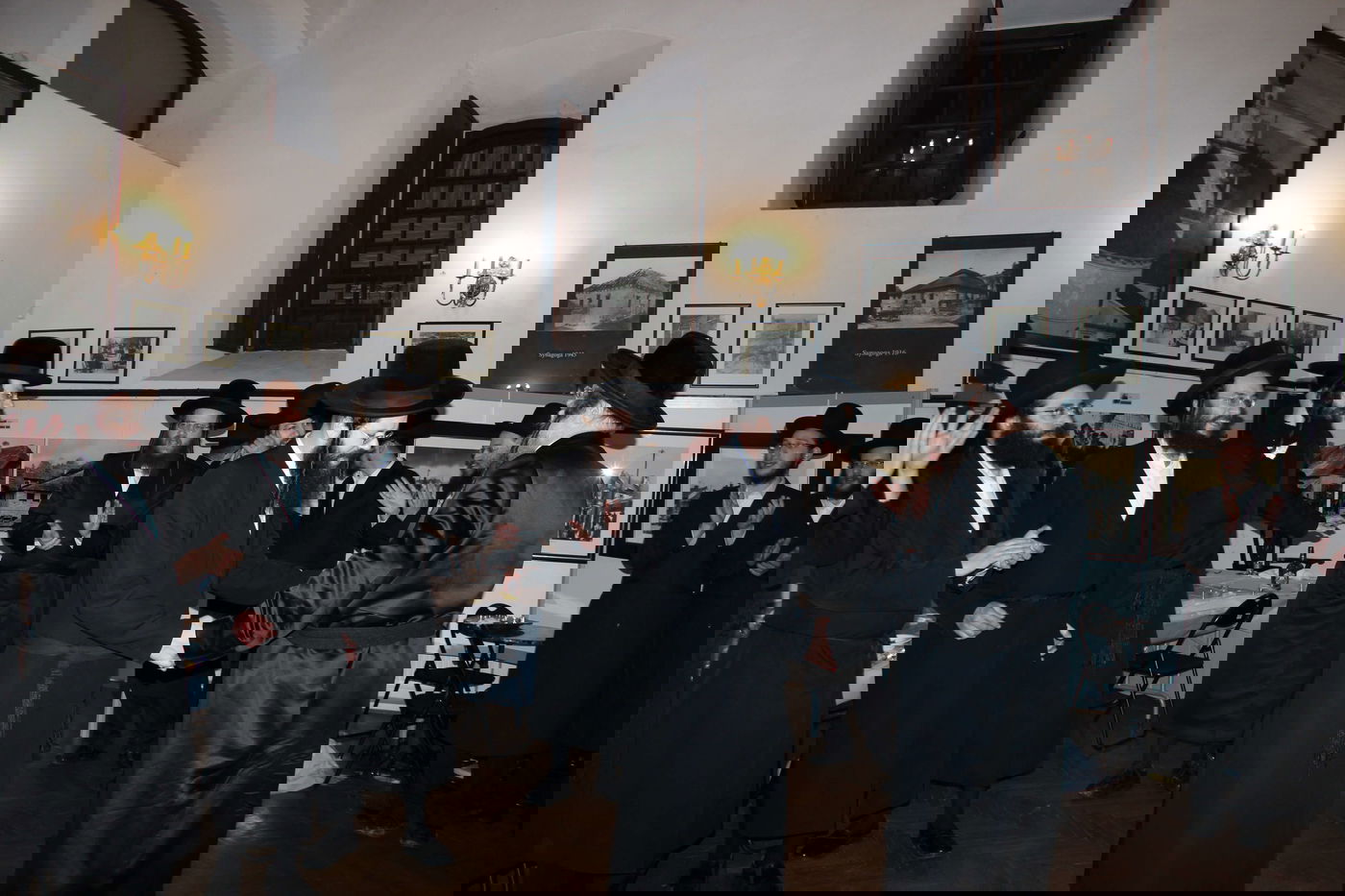 האדמו''ר ממודז'יץ במסע היסטורי בפולין • תיעוד