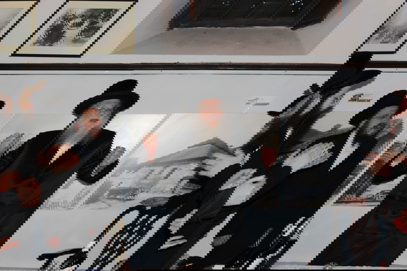 האדמו''ר ממודז'יץ במסע היסטורי בפולין • תיעוד