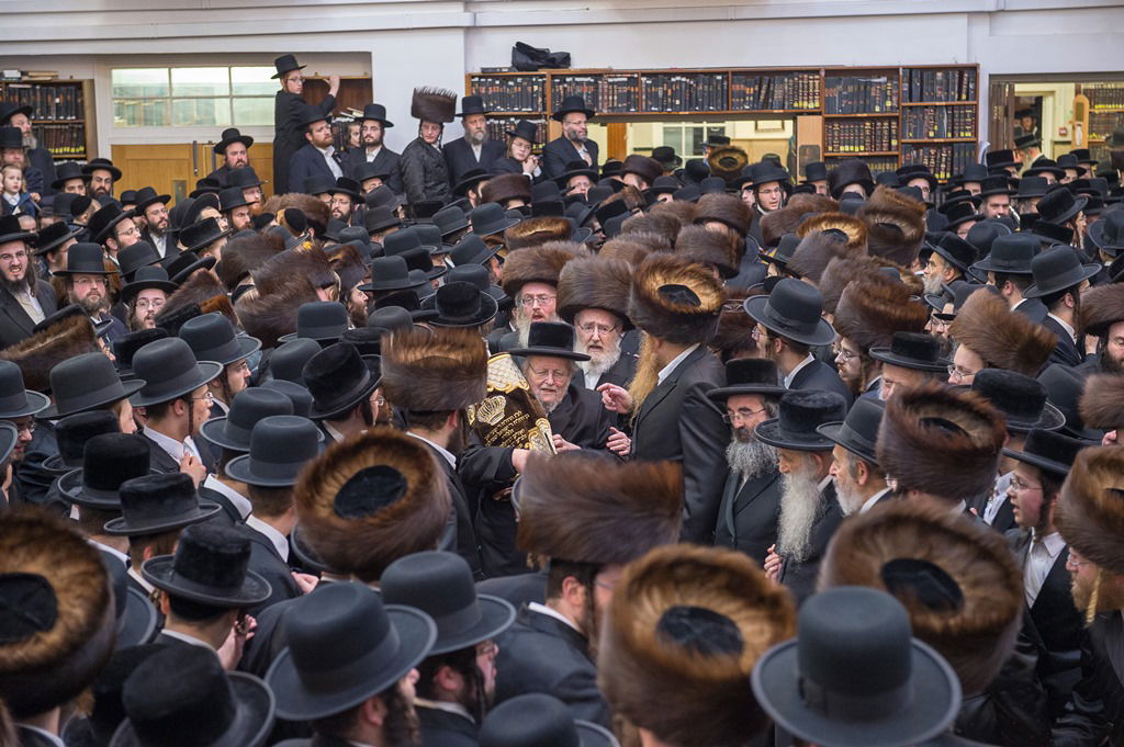 לונדון: הכנסת ס"ת להיכל ביהמ"ד הגדול סאטמר