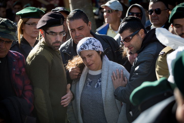 מירב חג'אג' על קבר בתה