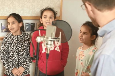 "אם היו בני אדם מרגישים"; ילדי הרב רזיאל שבח הי"ד שרים לזכרו • צפו