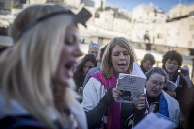 "נשות הכותל". ארכיון