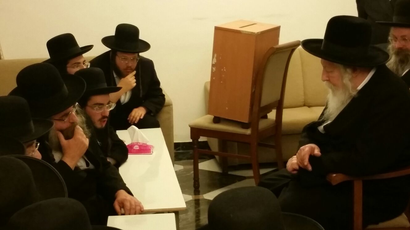 הביקור המרגש: האדמו"ר ניחם את בן דודו