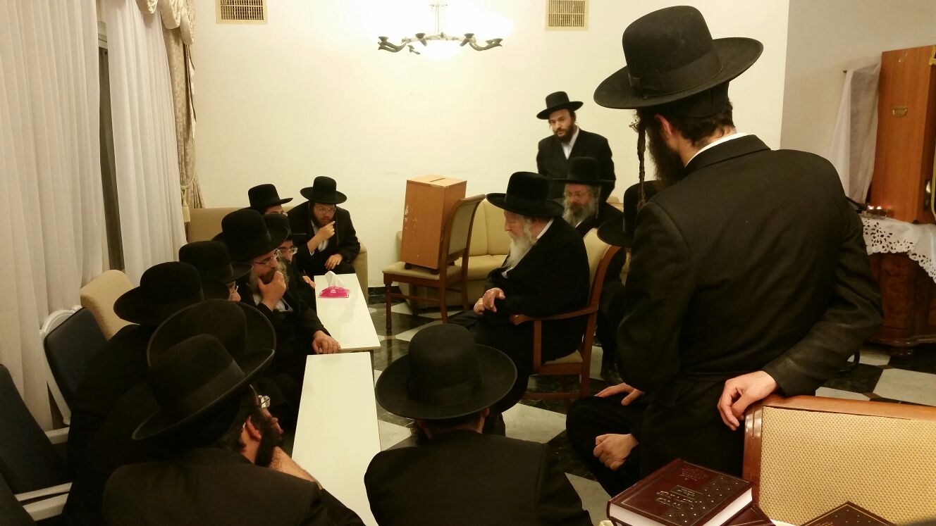 הביקור המרגש: האדמו"ר ניחם את בן דודו