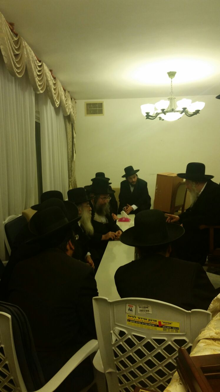 הביקור המרגש: האדמו"ר ניחם את בן דודו