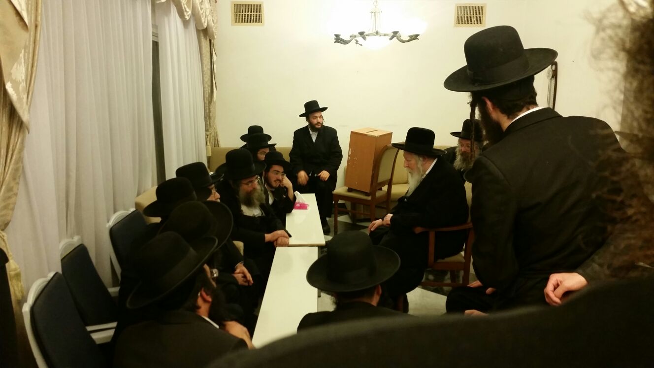 הביקור המרגש: האדמו"ר ניחם את בן דודו