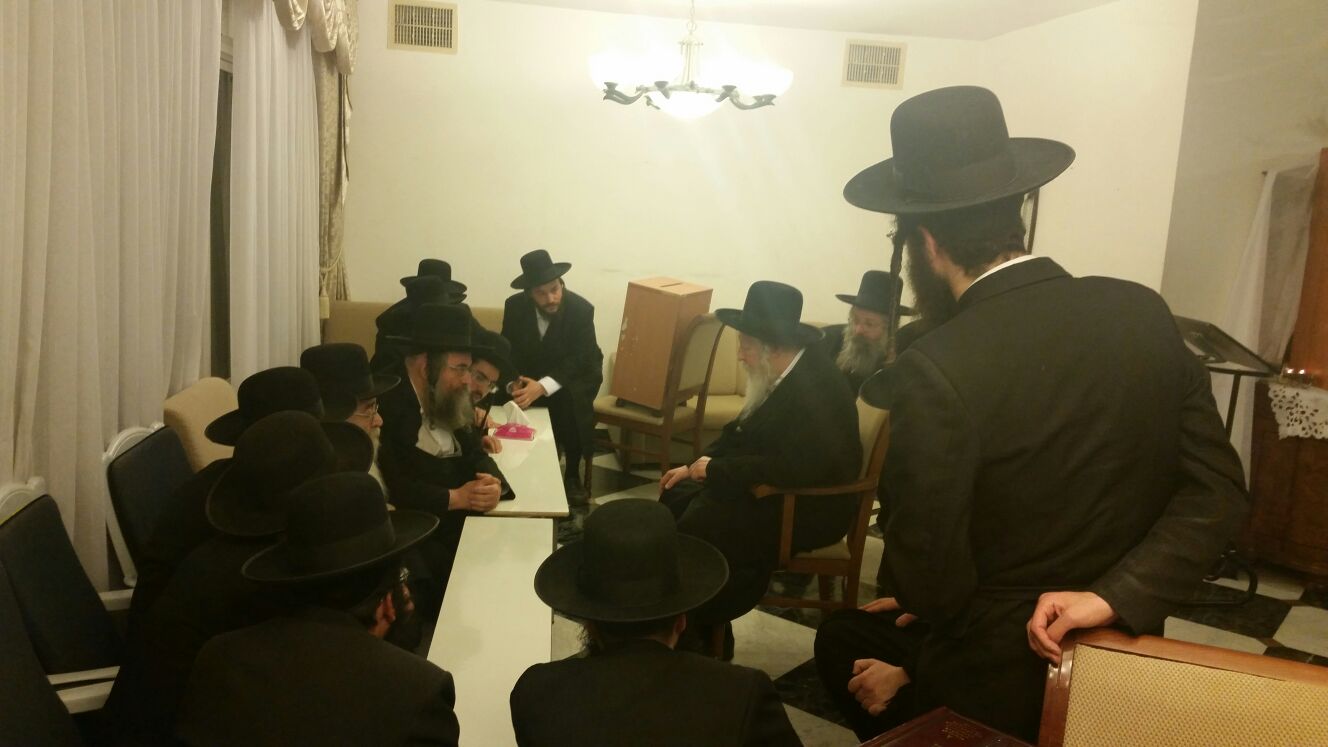 הביקור המרגש: האדמו"ר ניחם את בן דודו