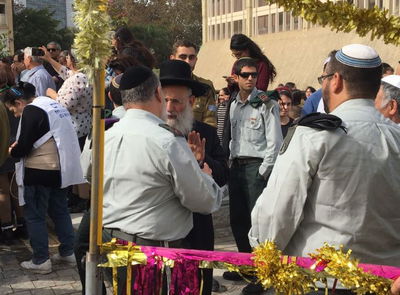 חבר המועצת ביקר בקריה בתל אביב • תיעוד