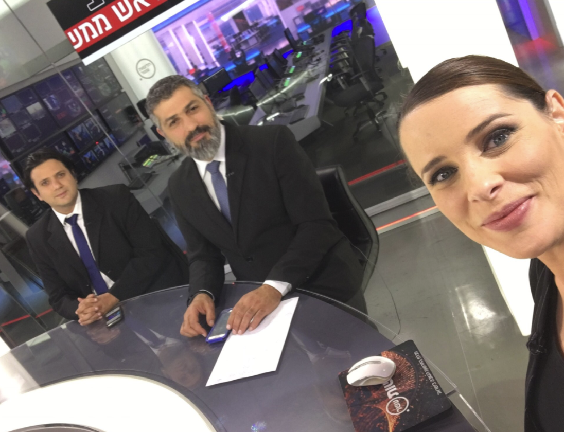 איש שלום ויחזקאלי באולפן, הערב