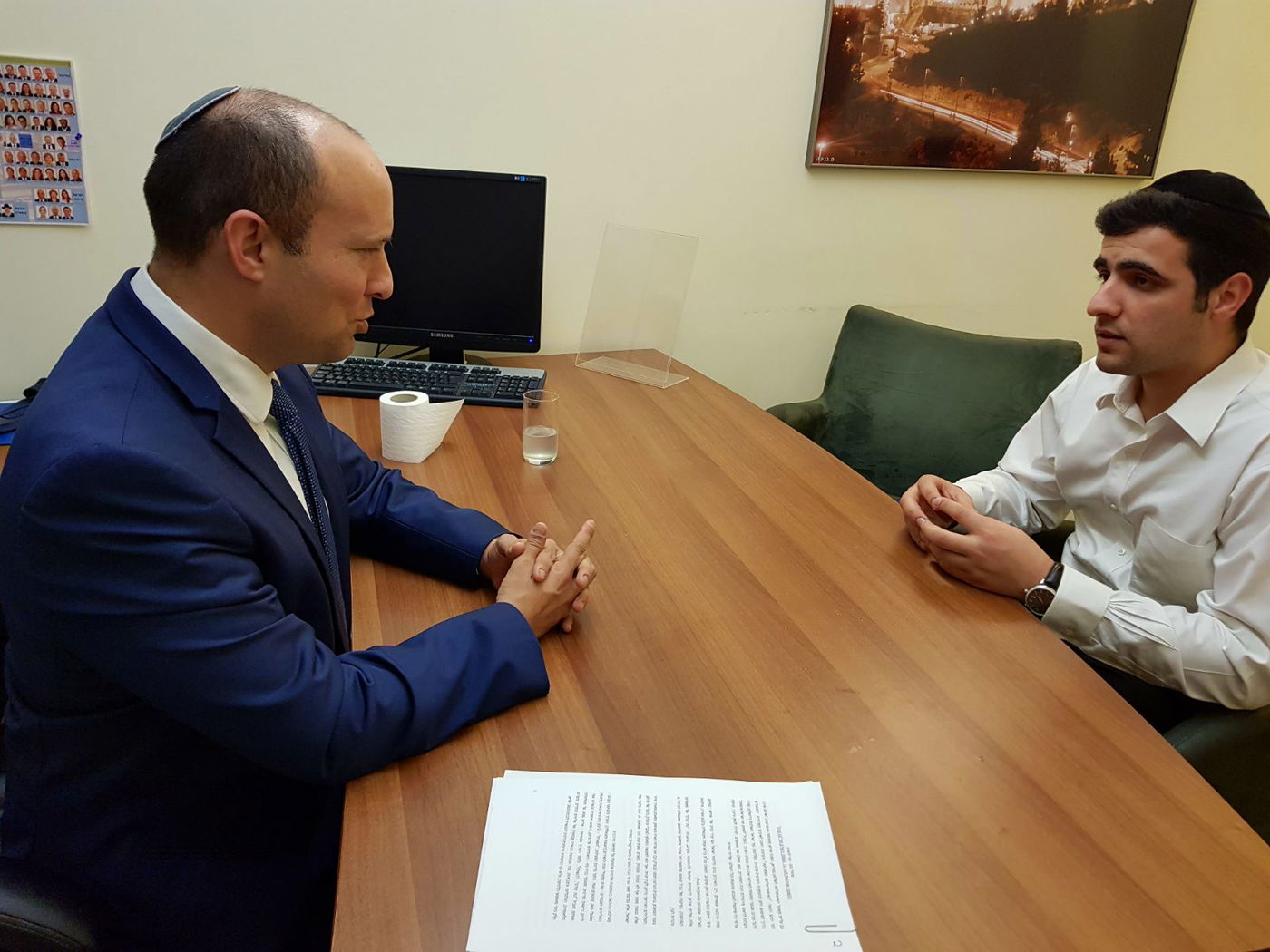 השר נפתלי בנט בראיון לכתב כיכר השבת ישי כהן