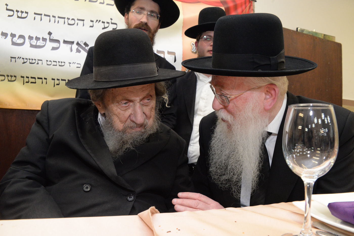 תיעוד ענק: הכנסת ס"ת לע"נ רבי יעקב אדלשטיין זצ"ל