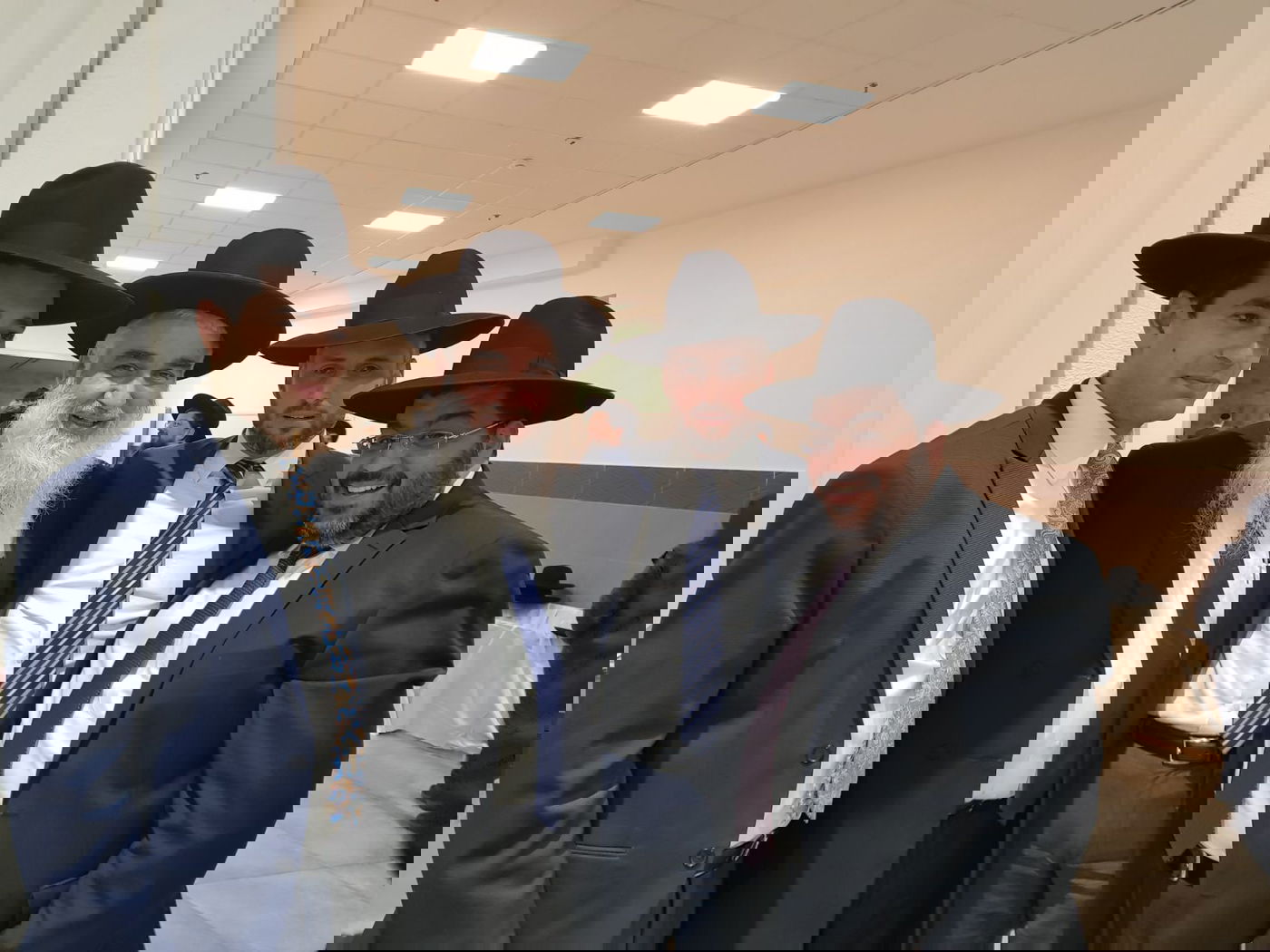 תיעוד: שמחת חתונת בן הגר"נ מרג'ן עם בת הרב ליאור גבאי